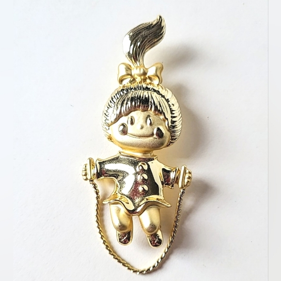 GIRL JUMPING ROPE PIN BROOCH - GOLDTONE AJC SIGNED - Picture 1 of 6